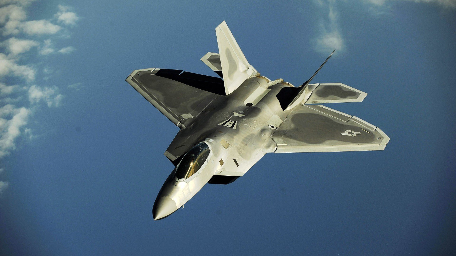 场上激战:两队攻防转换频繁,精彩纷呈!,球场激战