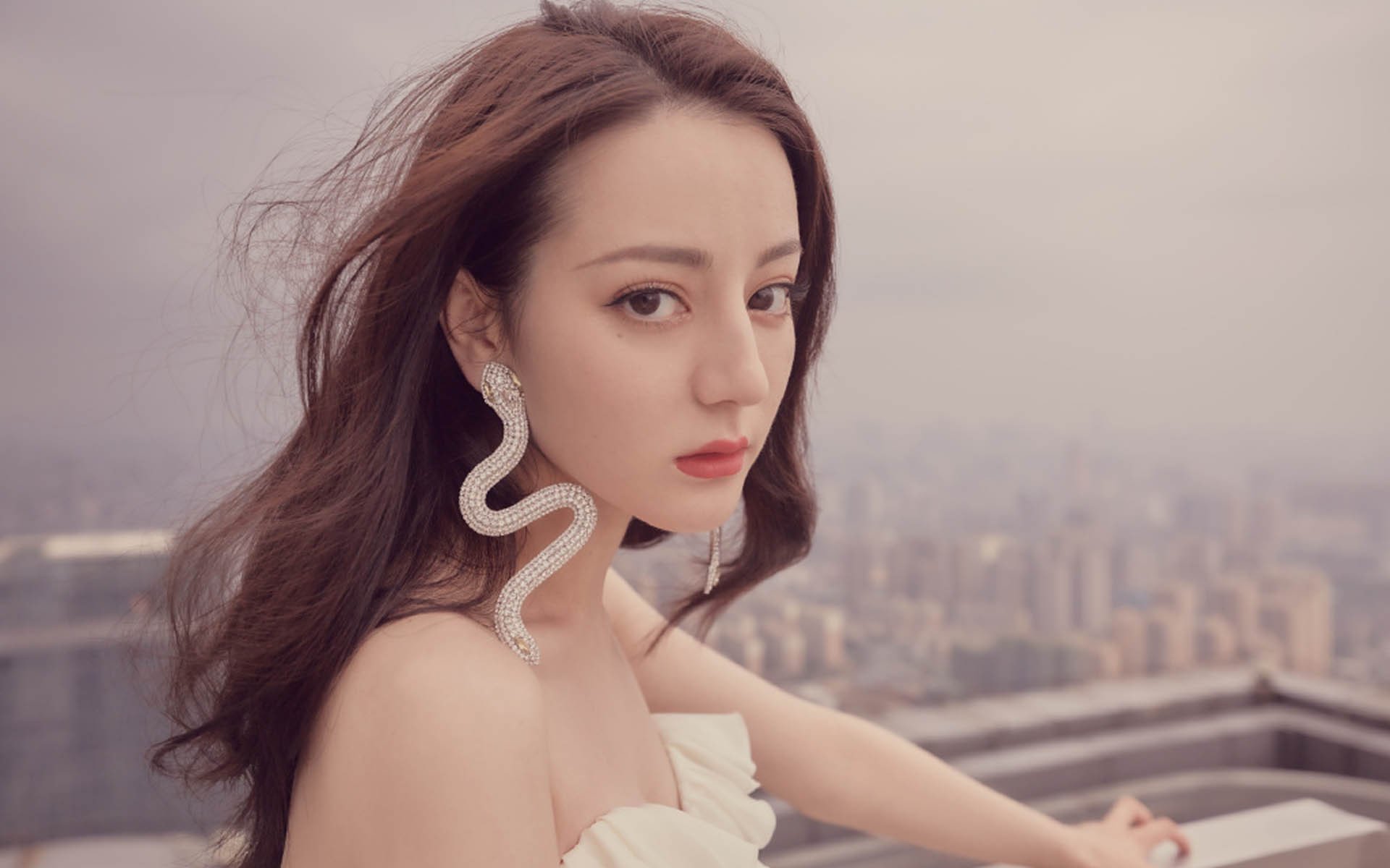 开云体育手机版-故乡之战备受瞩目，球员斗志高昂，故乡之路简谱